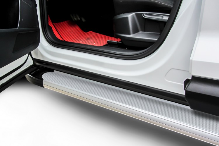 Пороги алюминиевые "Optima Silver" 1700 серебристые Lexus NX-300h (2014-2021)