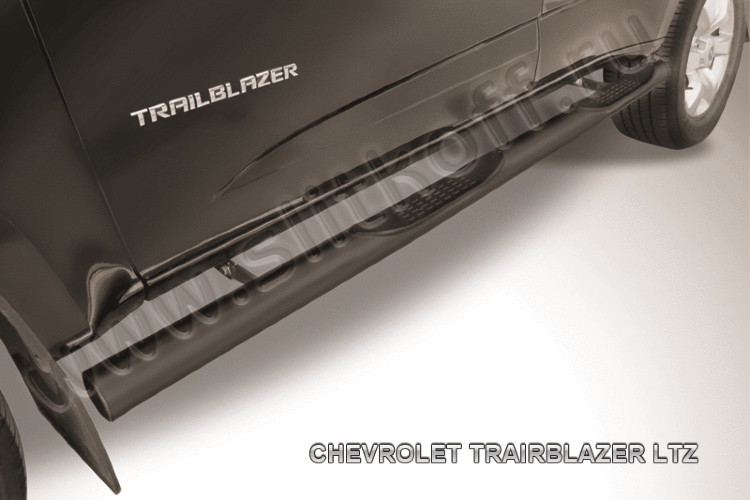 Защита порогов d76 с проступями черная Chevrolet Trailblazer (2012-2016)