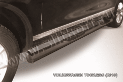 Защита порогов d76 c проступями черная Volkswagen Touareg (2010-2014)