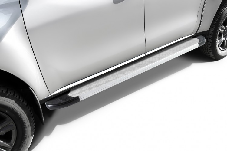 Пороги алюминиевые "Optima Silver" 1800 серебристые Mitsubishi L-200 (2018-2022)
