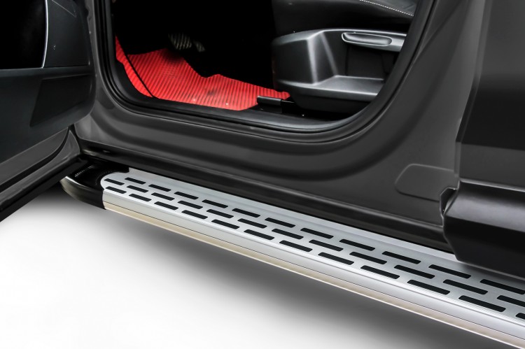 Пороги алюминиевые "Premium Silver" 1600 серебристые Ford EcoSport (2017-2022)