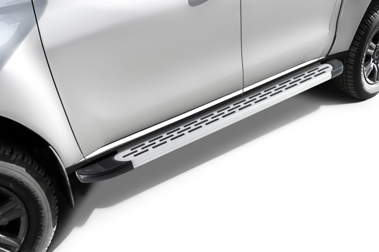 Пороги алюминиевые "Premium Silver" 1800 серебристые Mitsubishi L-200 (2018-2022)